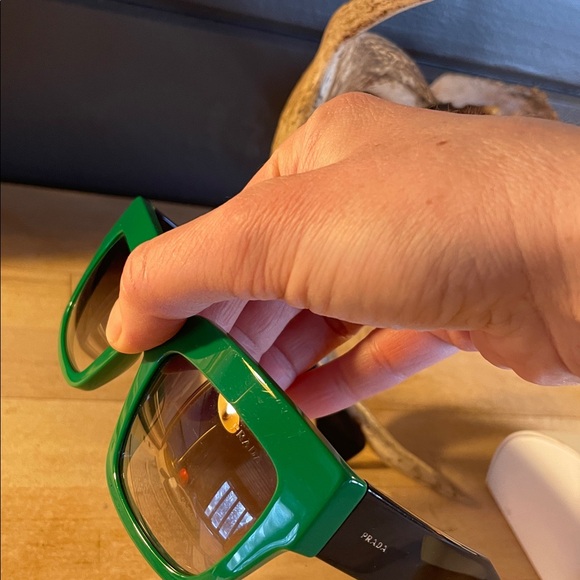 Prada Green Black Sunglasses w Case! - Picture 5 of 10